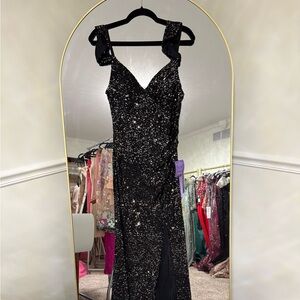 Black Sequin Evening Gown - Size Medium NEW WITH TAGS ELEGANT FORMAL DRESS